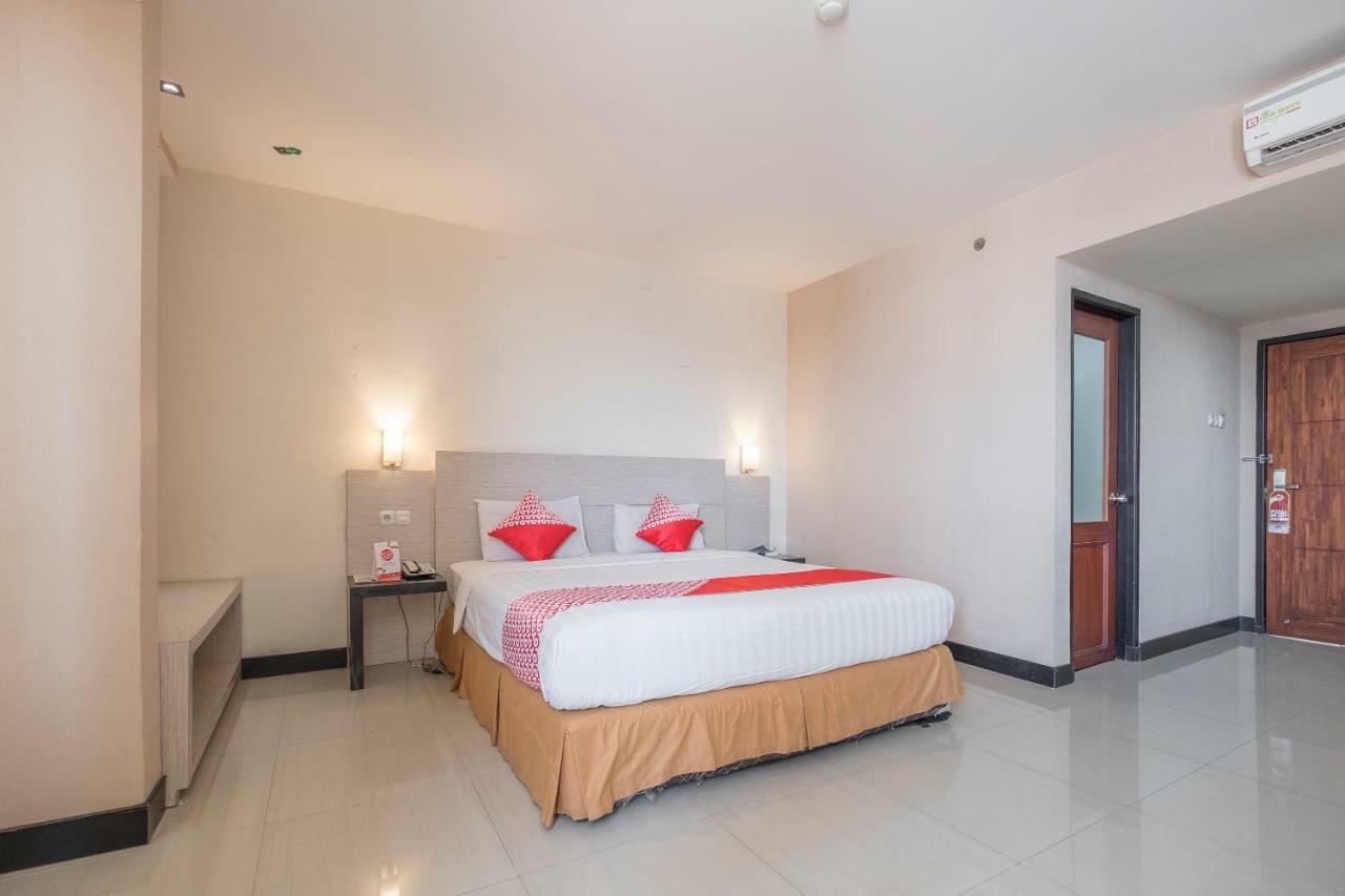 Oyo 1081 Allson City Hotel Makassar Extérieur photo